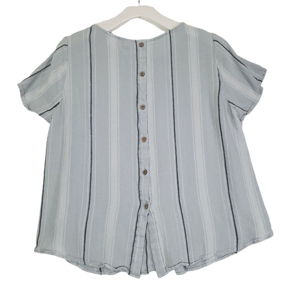 TORRID Abbey Textured Top Women Plus SZ 1X Woven Button Back Stripped Gray Gauze